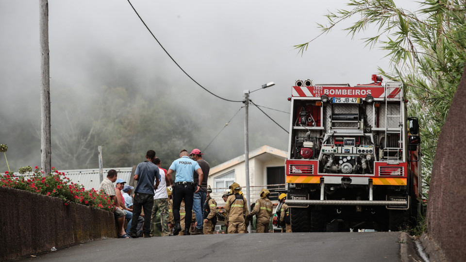 Incêndio na Madeira continua dominado, mas mantém-se "vigilância ativa"