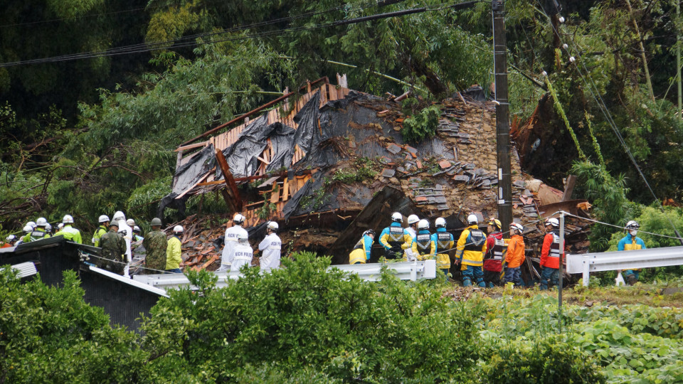 Quatro desaparecidos após deslizamento de terras no centro do Japão