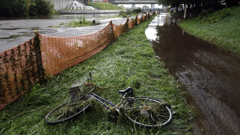 Tufão Peipah faz pelo menos 23 feridos graves e danifica 200 edifícios no Japão