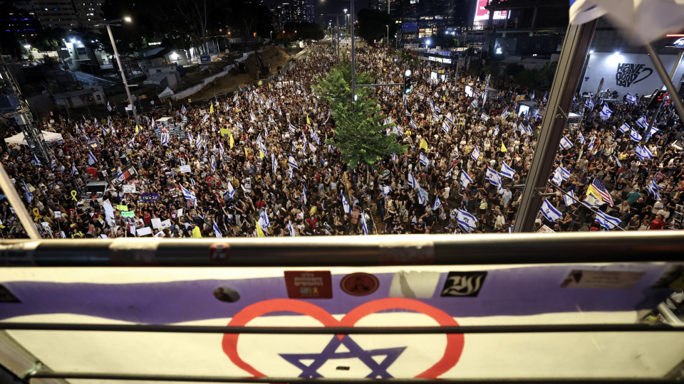 Protestos contra Netanyahu pelo 3.º dia seguido em Israel