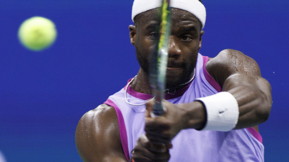 Tiafoe em duelo norte-americano nas 'meias' após desistência no US Open