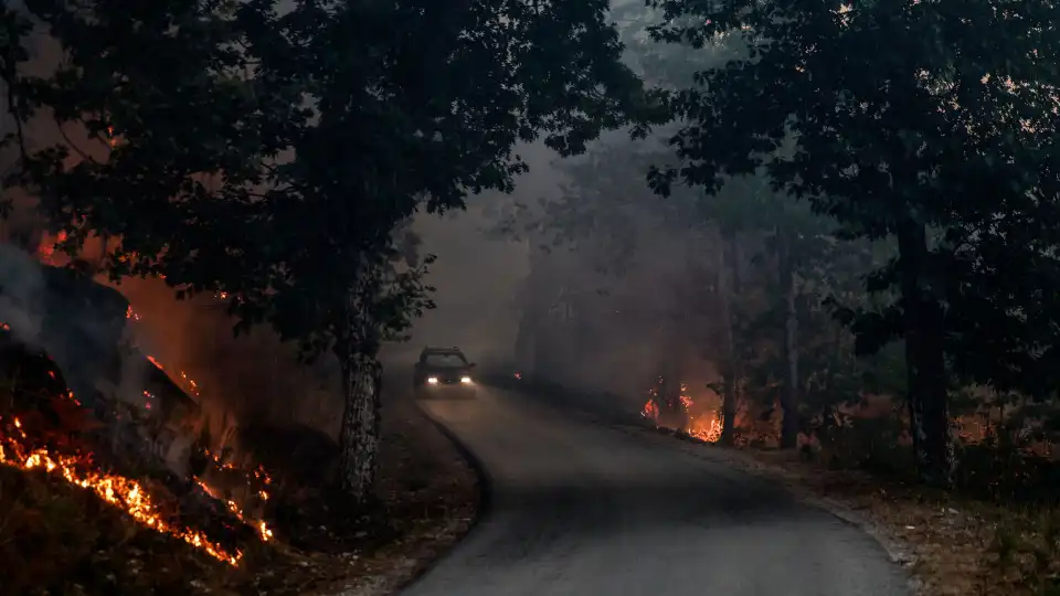 A24 reaberta na zona de Vila Pouca de Aguiar após corte devido a incêndio