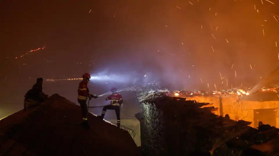 Fogo em Arouca? Bombeiros falam de situação gravíssima e incontrolável