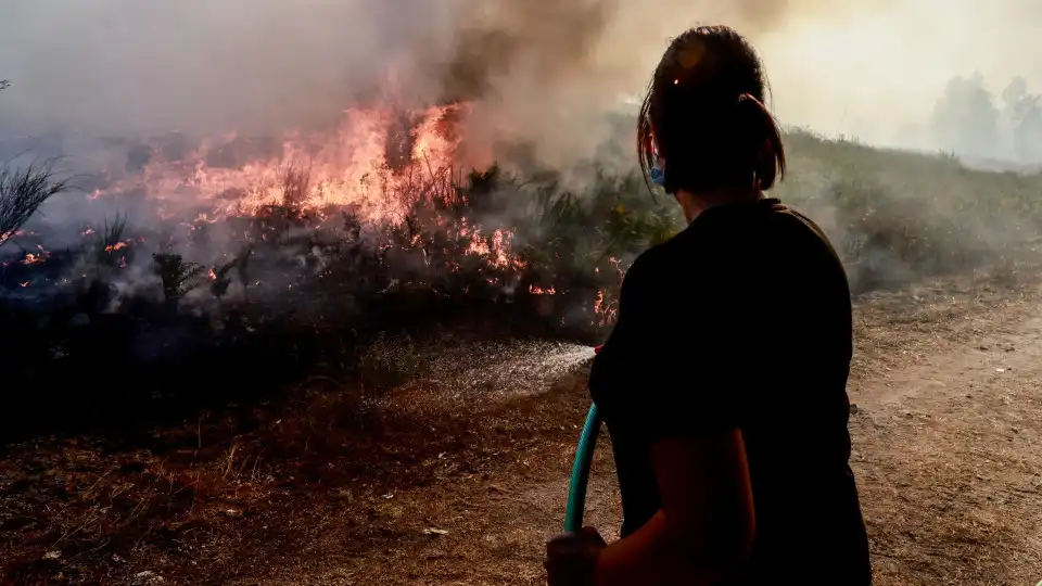 Incêndio 80% dominado em Penalva e casas protegidas em Mangualde