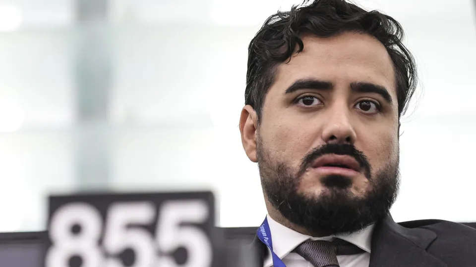 'A Festa Acabou'. Influencer e eurodeputado 'tem' partido anti-imigração