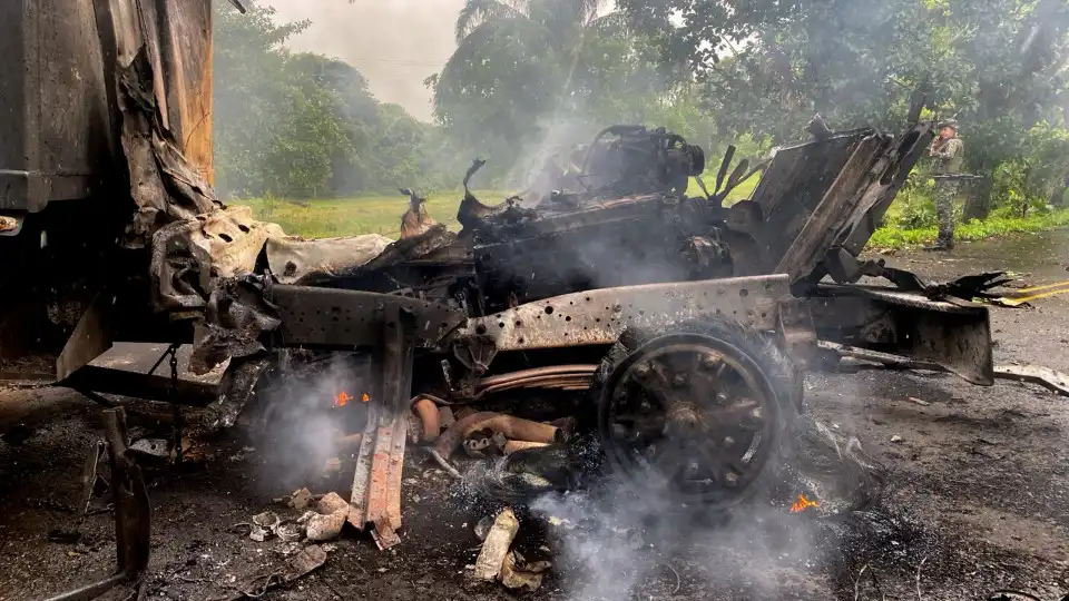 Presidente da Colômbia põe fim a paz com guerrilha após ataque a base