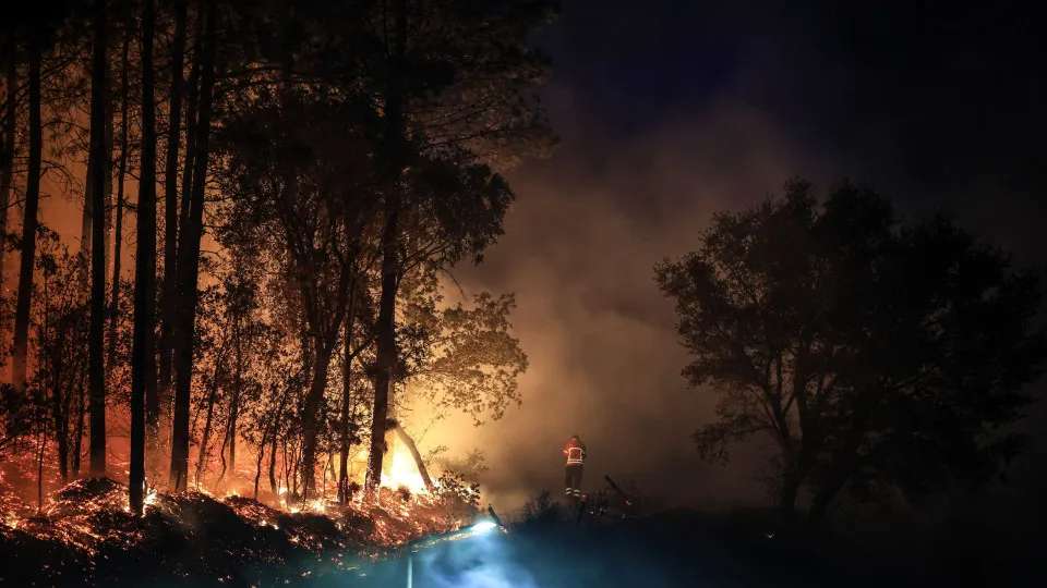 Wildfire rages in Sever do Vouga, Portugal