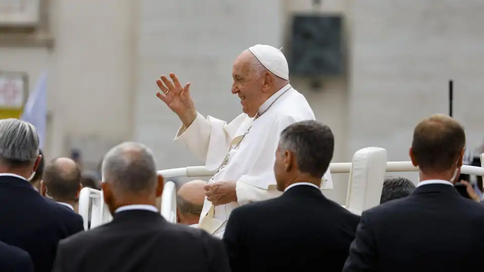 Papa condena "desperdício de alimentos" face à fome em tantos países