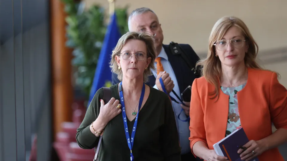 Maria Luís Albuquerque questionada na 4.ª feira pelos eurodeputados