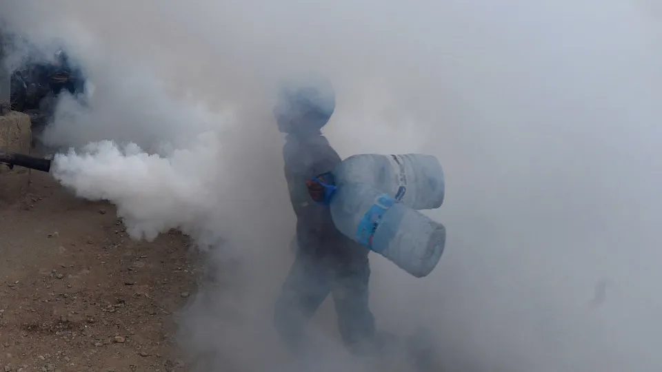 Al-Khidmat foundation conducts fumigation spray campaign in Karachi