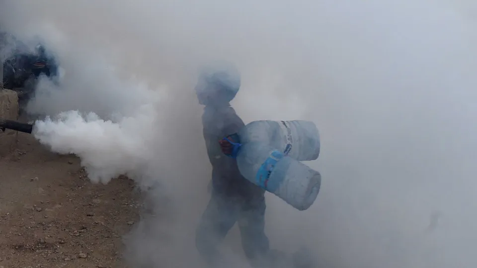 Al-Khidmat foundation conducts fumigation spray campaign in Karachi