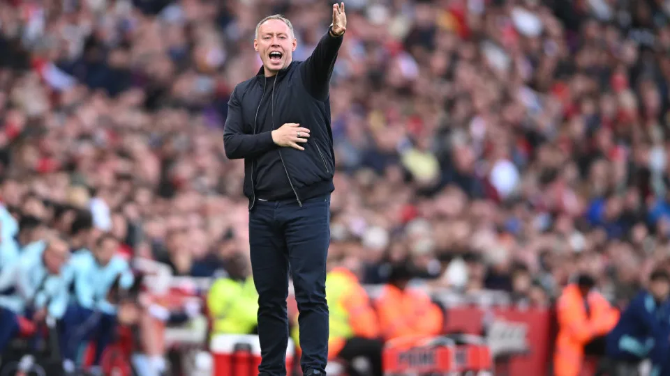 Steve Cooper afastado do comando técnico do Leicester City