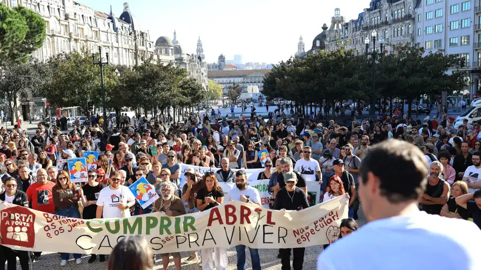 Centenas concentram-se no Porto para reclamar direito à habitação