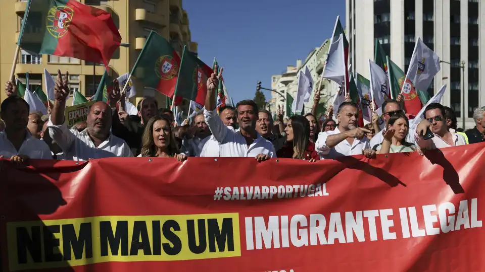 Ventura fala "em dia histórico" na manifestação do Chega contra imigração