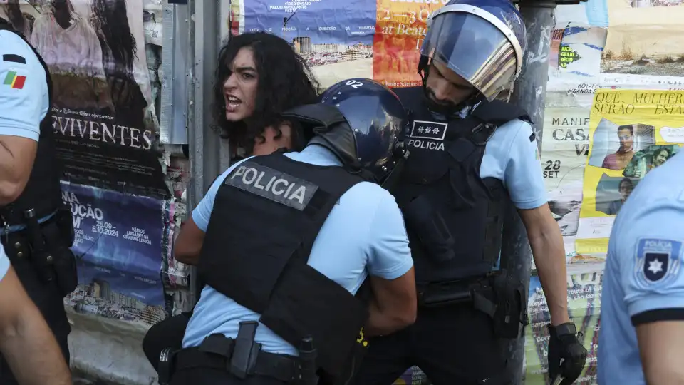 Manifestações sobre imigração cruzam-se em Lisboa. Há detidos