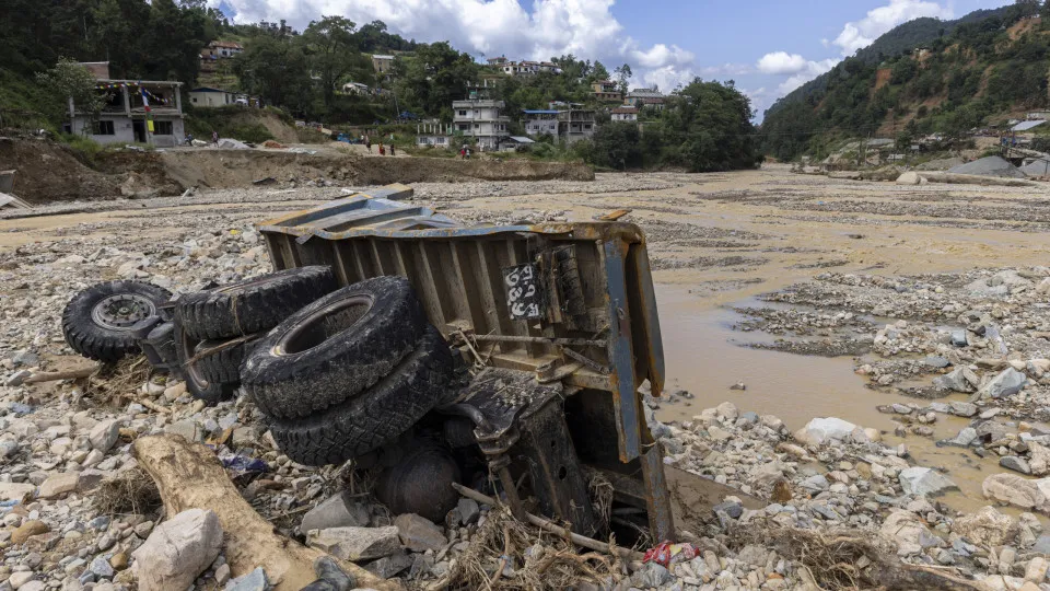 More than 200 dead in landslides and floods in Nepal