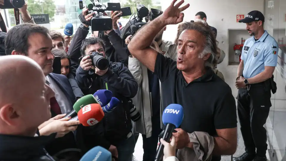 BES/GES. Lesado confronta arguido Machado da Cruz à entrada do tribunal