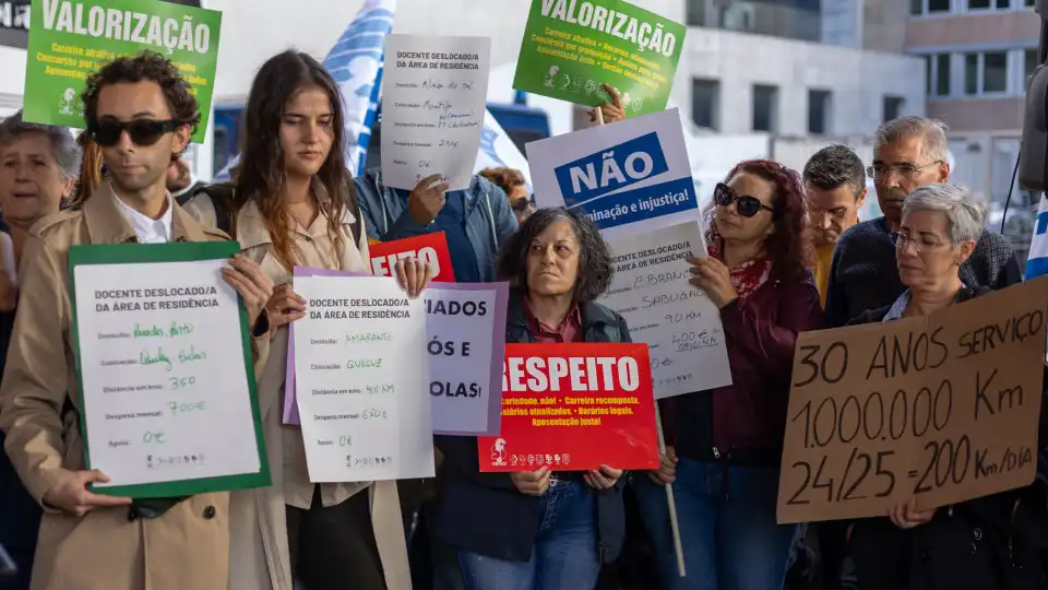 Manifestação exige ajudas para todos os docentes colocados longe de casa