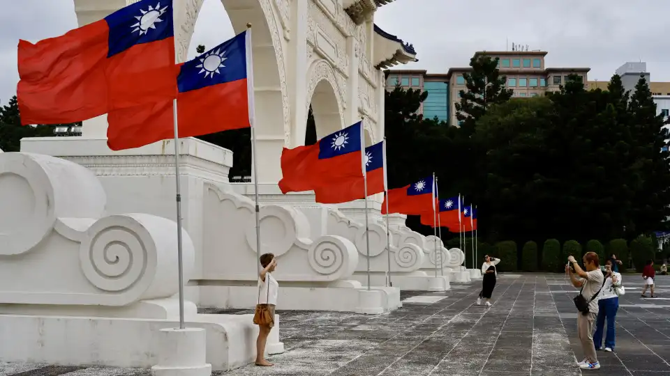 Alta diplomata dos EUA visita Taiwan após críticas de Trump à ilha