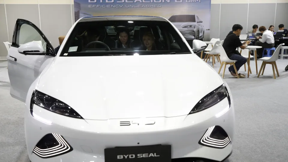 BYD ultrapassa a Tesla pela primeira vez num trimestre