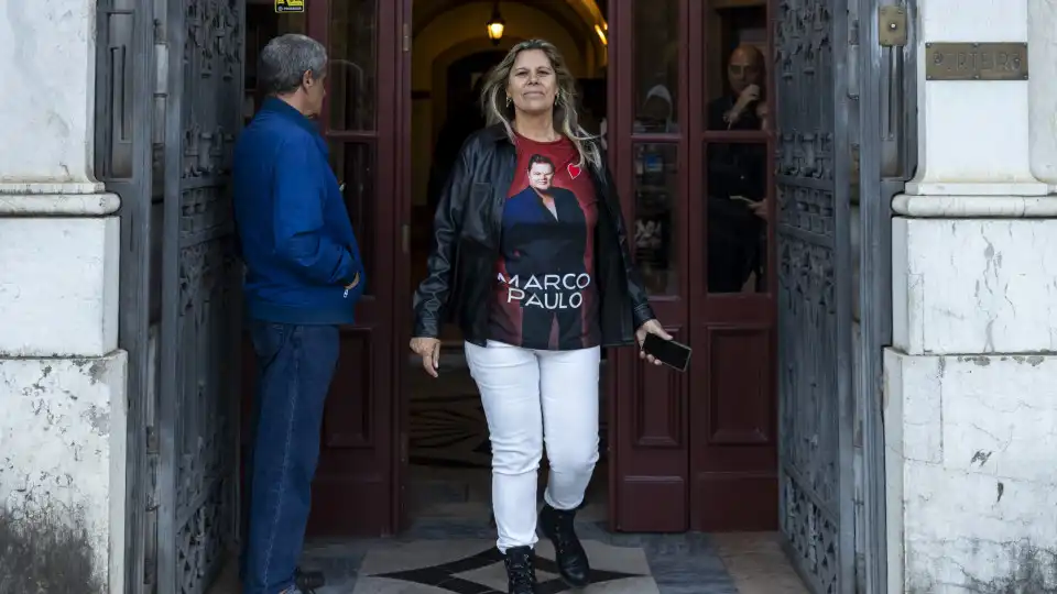 Marco Paulo. Centenas de pessoas prestam homenagem na Basílica da Estrela