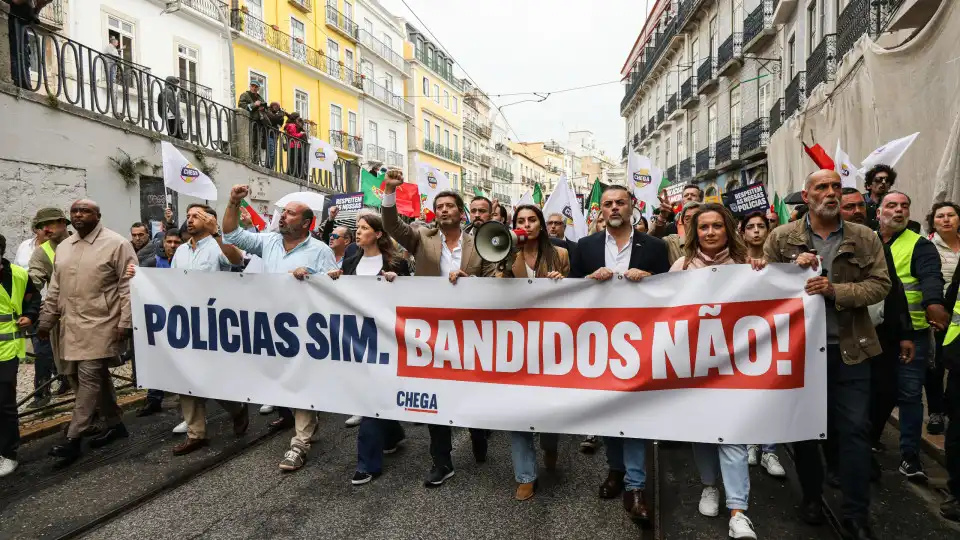 "Há outro país" em contraponto aos "esquerdalhados contra polícia"