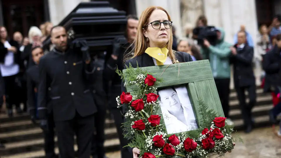 Centenas de pessoas na última homenagem a Marco Paulo