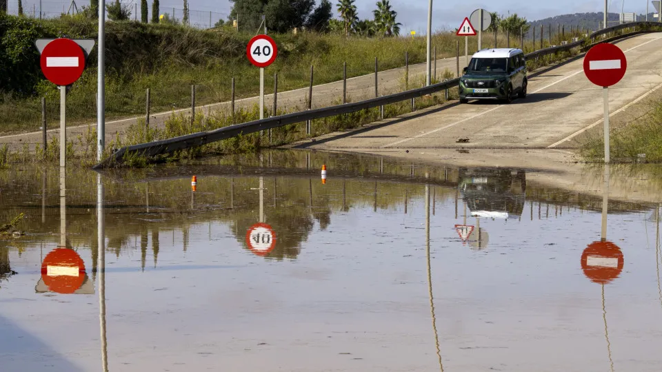 Novo balanço: Mau tempo faz pelo menos 63 mortos em Espanha