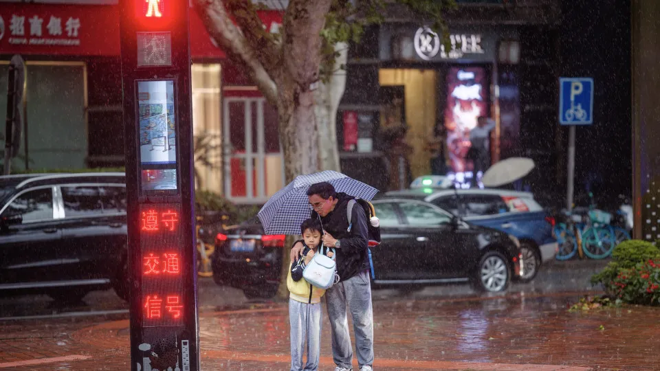 Typhoon Kong-rey approaches Shanghai
