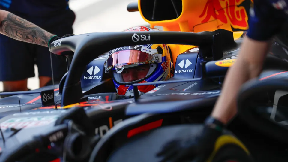 Max Verstappen perde uma posição na corrida sprint e um ponto no Mundial