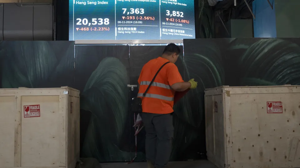 Bolsas chinesas reabrem mistas após novo capítulo na guerra comercial