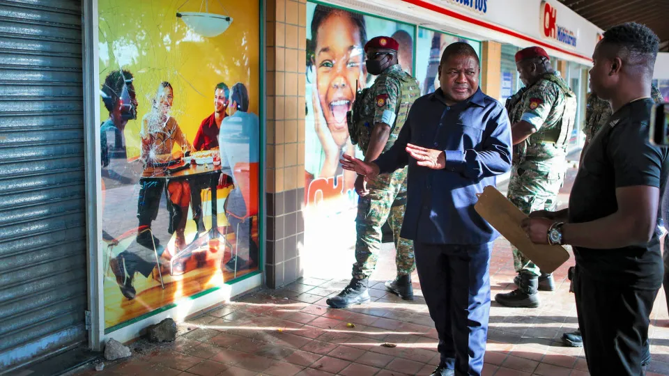 Nyusi diz que ação da polícia permitiu evitar outras pilhagens em Maputo