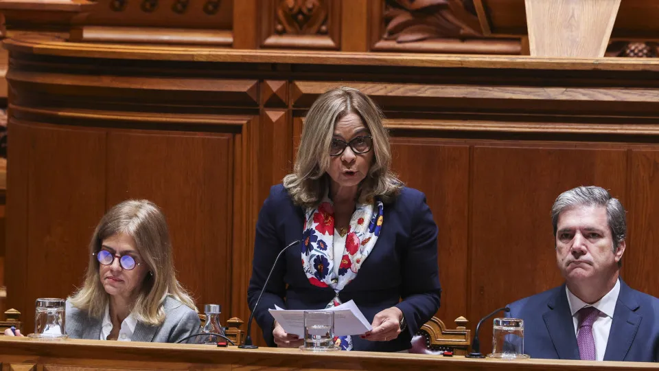 INEM. "Como ministra assumo total responsabilidade pelo que correu mal"