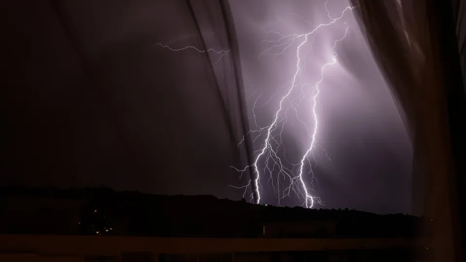 Trovoada e relâmpagos