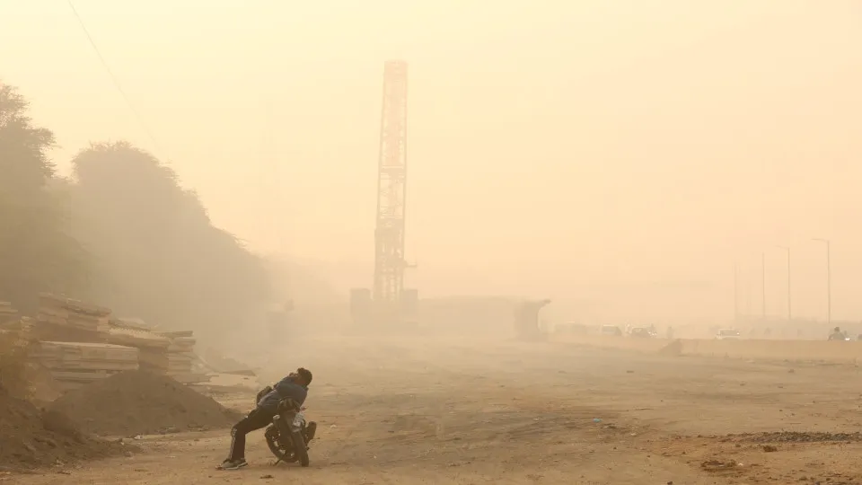 Nova Deli fecha escolas e estaleiros devido à poluição atmosférica