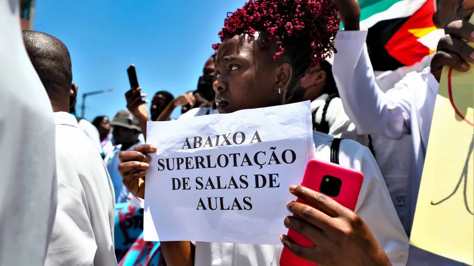 Professores moçambicanos mantêm notas congeladas até ser paga dívida