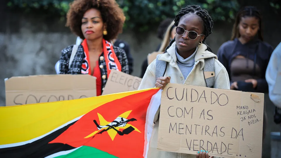 Trinta moçambicanos exigiram no Porto clarificação das presidenciais