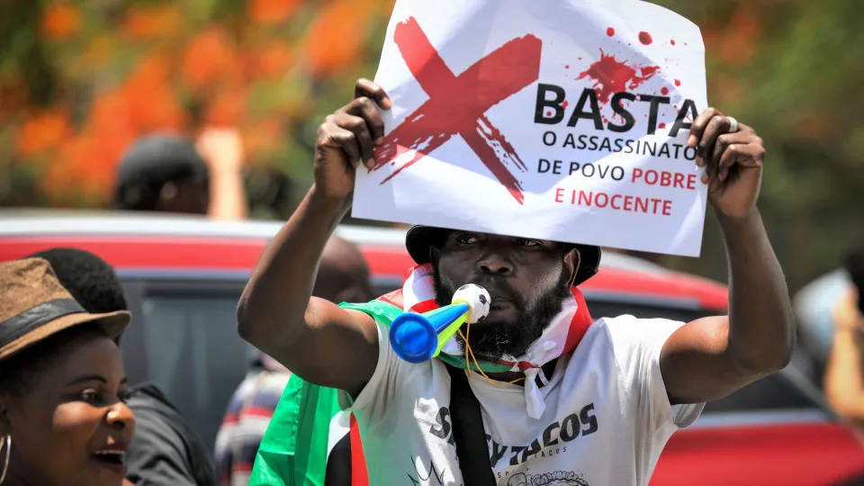 Maputo voltou a parar à hora marcada com protestos na ruas