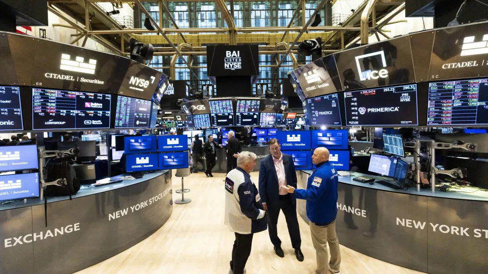 Bolsa de Nova Iorque segue mista antes de pausa para feriado