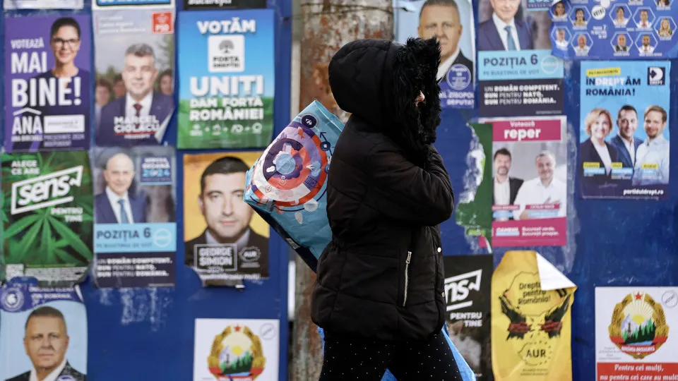 Votação para eleições presidenciais arranca na Roménia