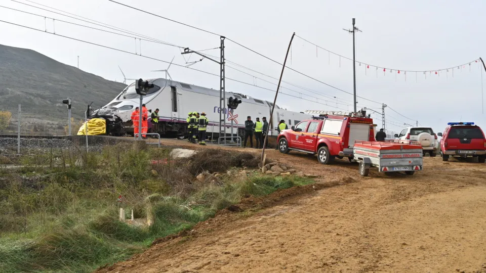 Acidente com comboio em Espanha faz dois mortos. Um é português