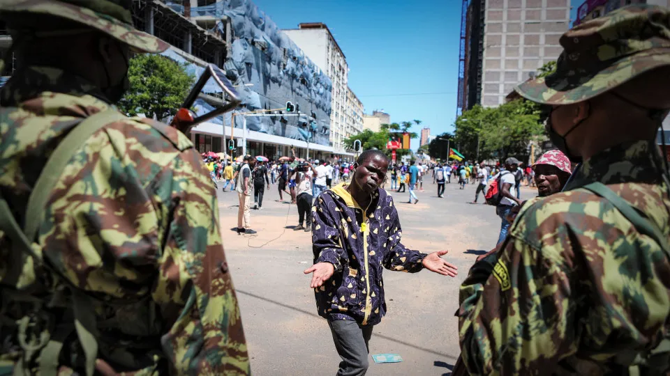 Moçambique. Presidente pede fim de mortes e vandalismo durante protestos