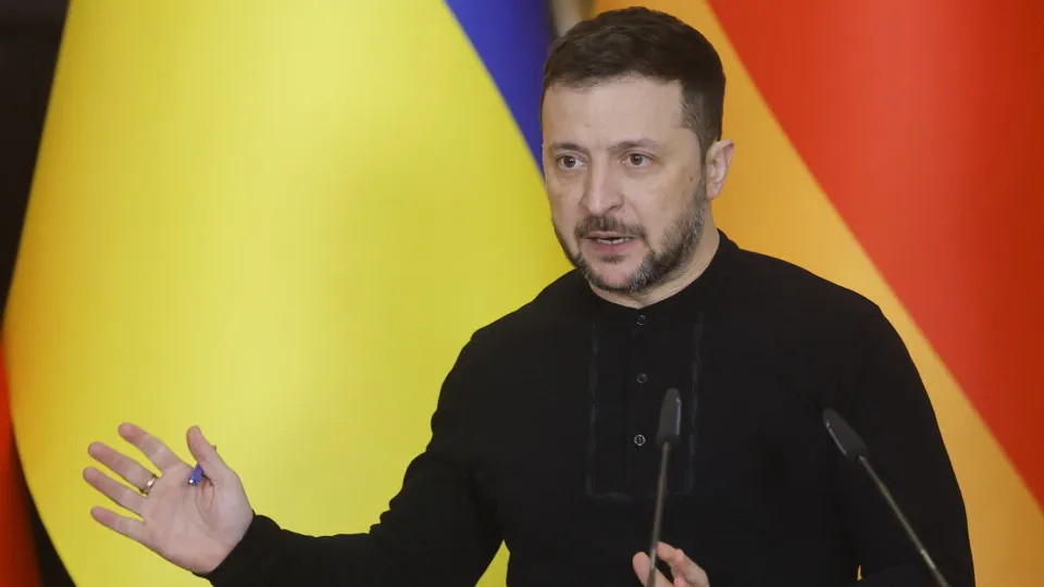Zelensky anuncia aumento da produção de mísseis