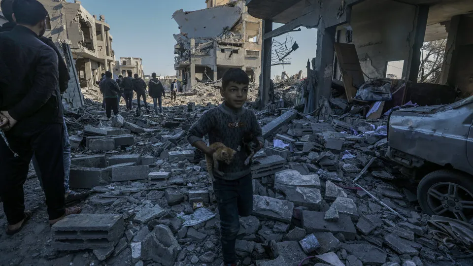 Israel e Hamas acordam cessar-fogo em Gaza e libertação de reféns