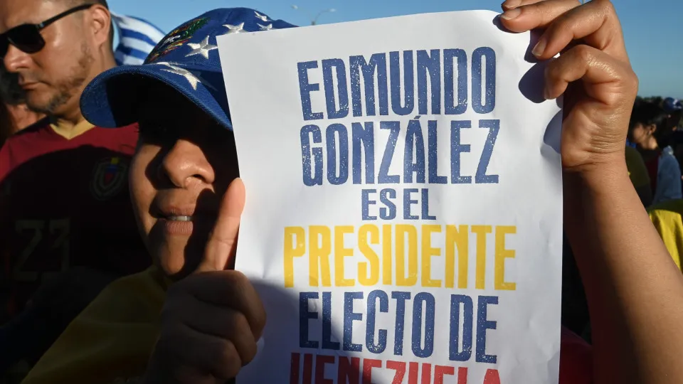 Oposição venezuelana acusa Nicolás Maduro de consumar "golpe de Estado"