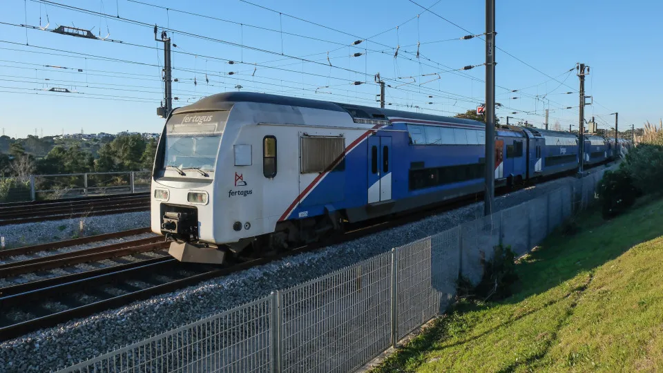 Retomada circulação de comboios da Fertagus às 05:00