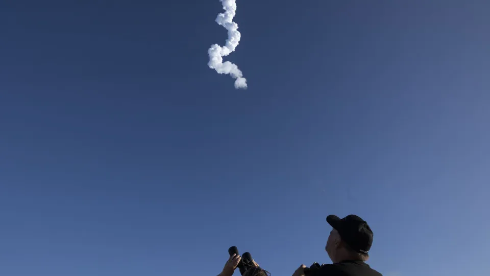 Starship de Musk desintegra-se uma hora após descolar em 9.º voo de teste