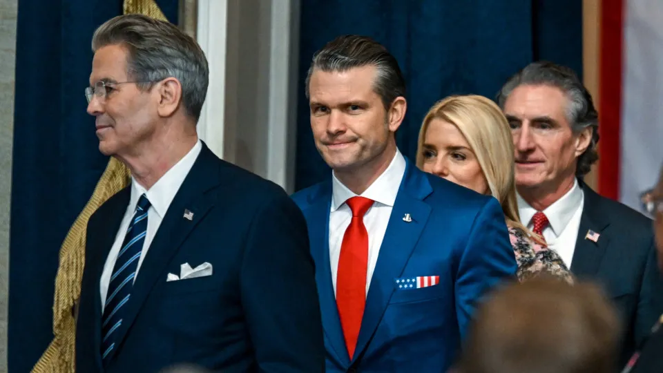 Pete Hegseth confirmado como secretário de Defesa dos EUA