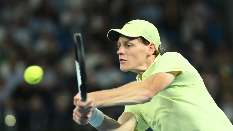 Sinner derrota Shelton e junta-se a Zverev na final do Open da Austrália