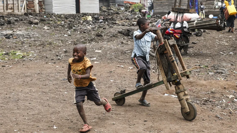 Pelo menos 189 crianças morreram no surto de ébola na RDCongo